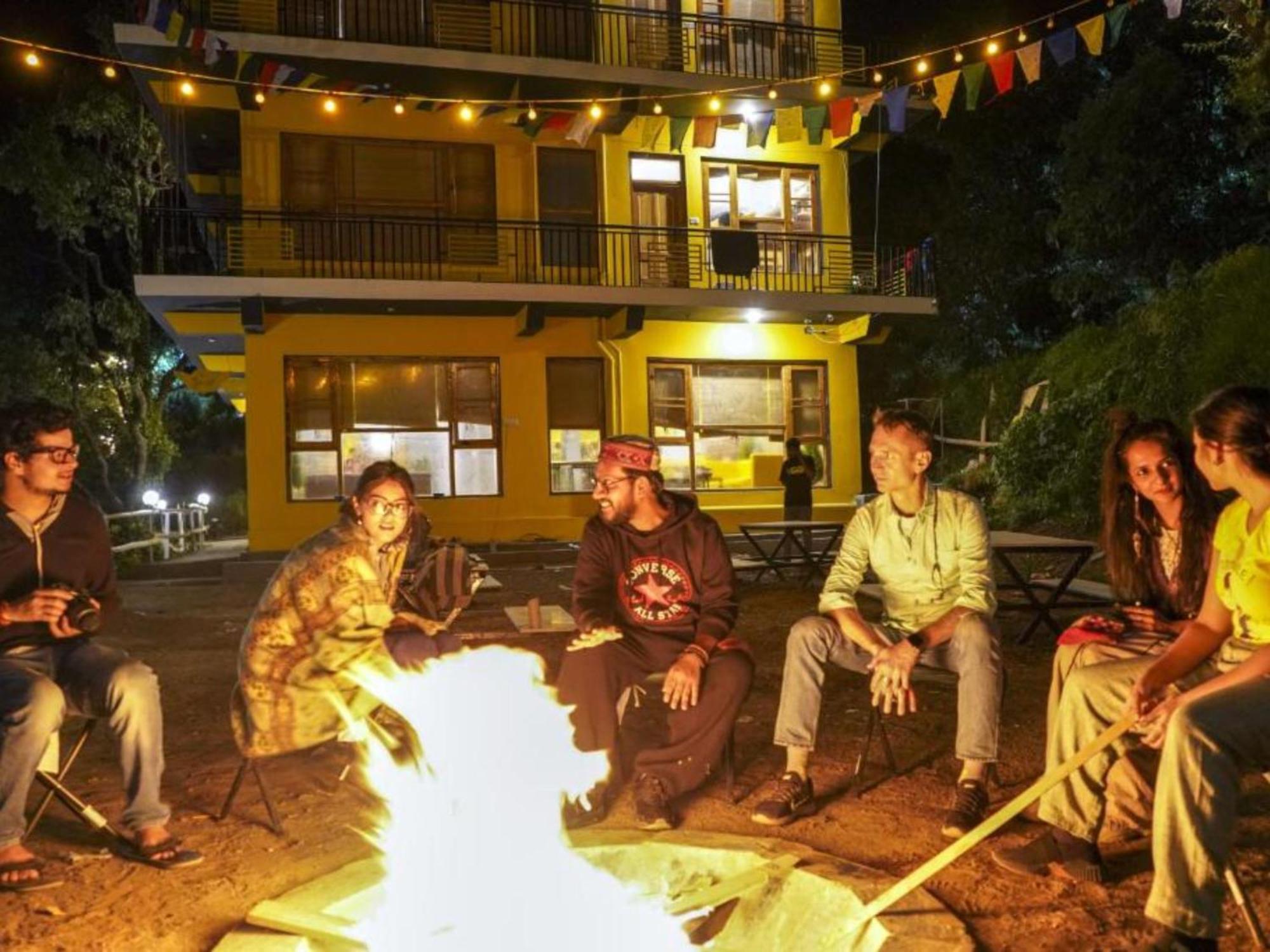 The Hosteller Mcleodganj, Upper Bhagsu Мак-Леод-Гейндж Экстерьер фото